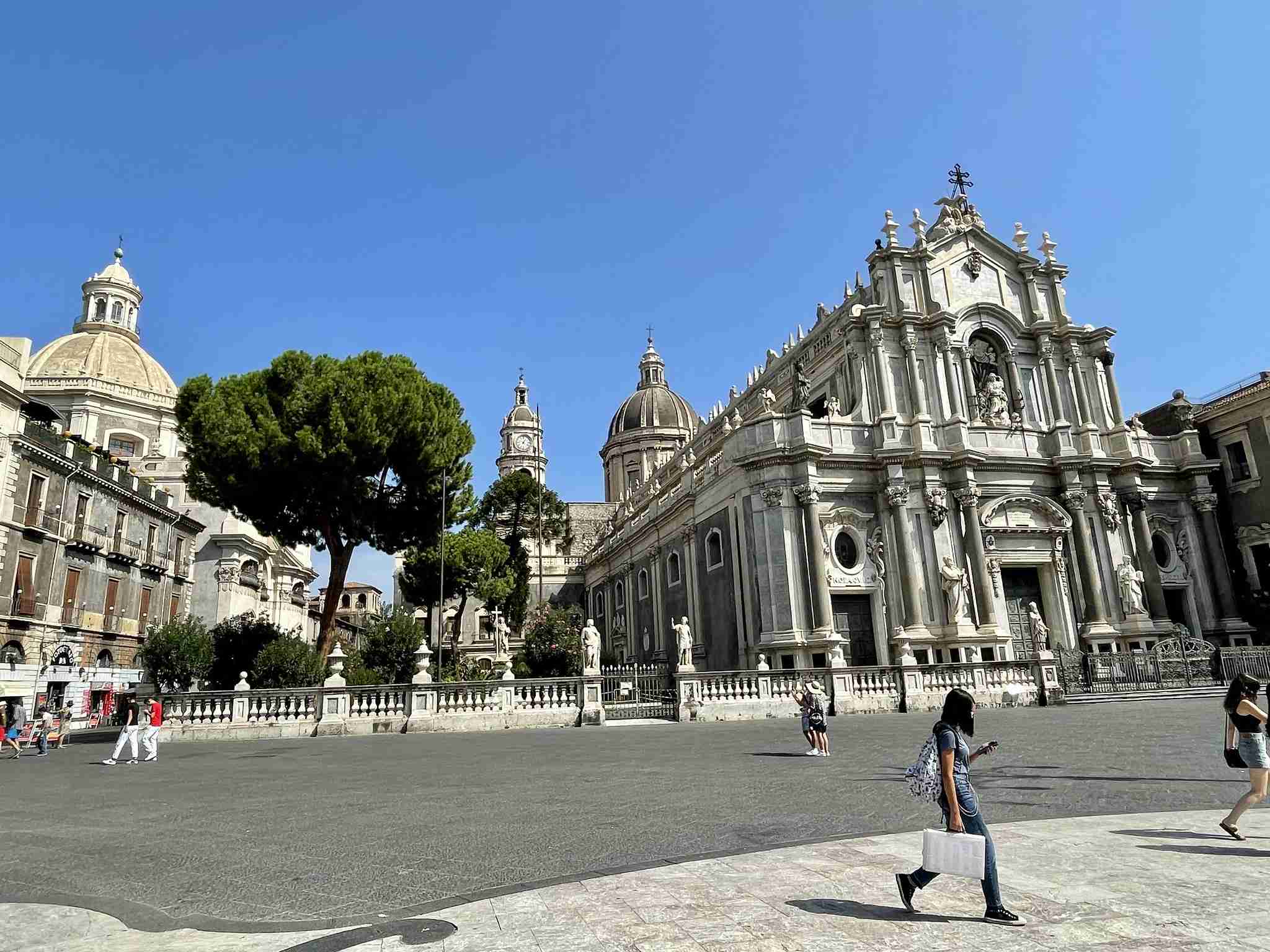 Cataniai Dóm, Piazza del Duomo